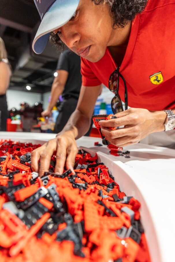  Ferrari Build & Race