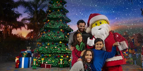 Guests with Minifigure Santa in front of LEGO tree at LEGOLAND California