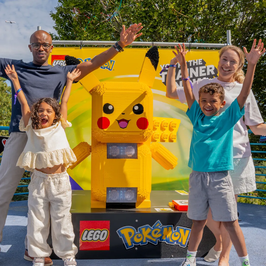 Giant LEGO Pikachu (1)