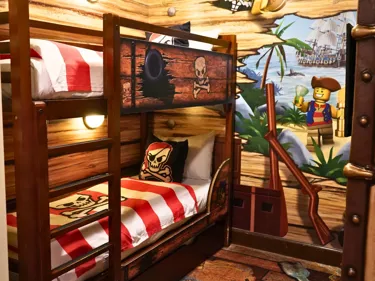  Pirate Themed Traditional Suite - Accessible Bunkbeds