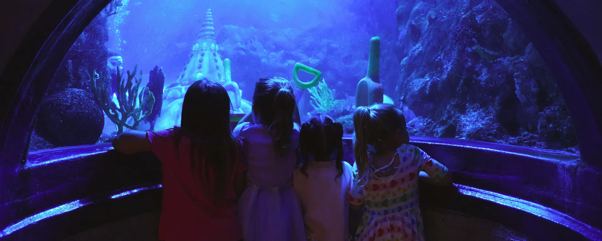 Kids in front of SEA LIFE Aquarium
