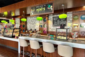 Mini's Lounge