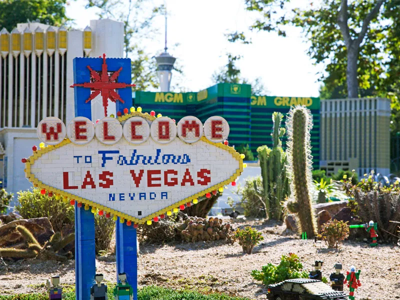 Fabulous Las Vegas sign out of Legos