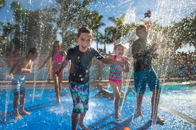 W2 Surfers Cove Splash Pad Kids (1)