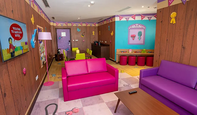 Friends Suite Living Room Lo Res