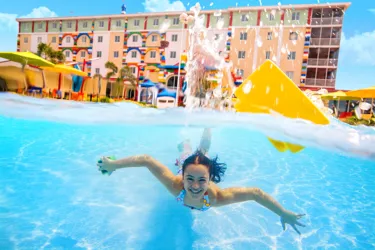 2017.10.04 LEGOLANDFLORIDA Hotel Pool 778 Ret