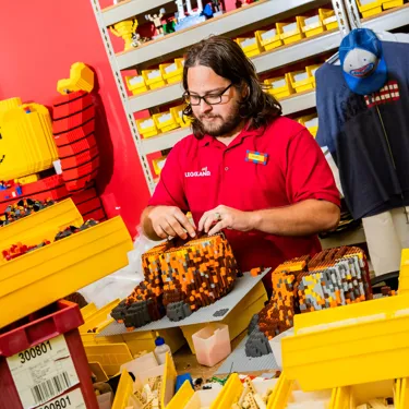 Build a FREE souvenir with Pros