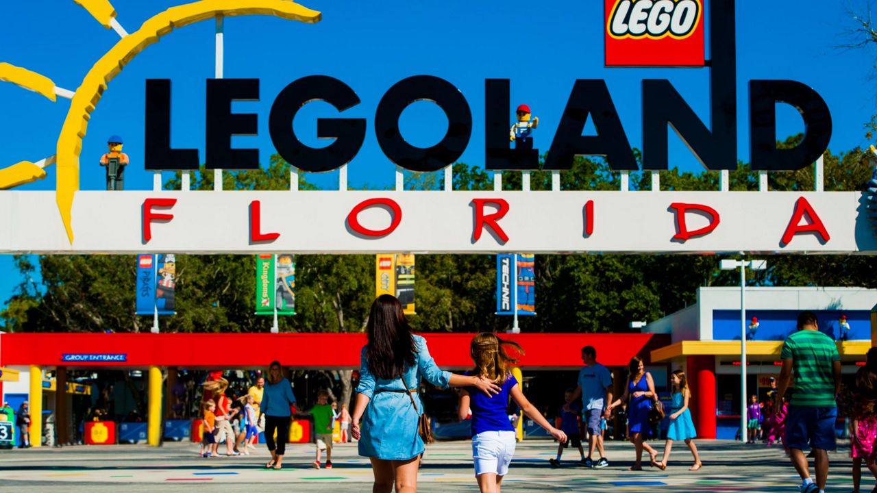 Bn9 Legoland Florida Front Gate