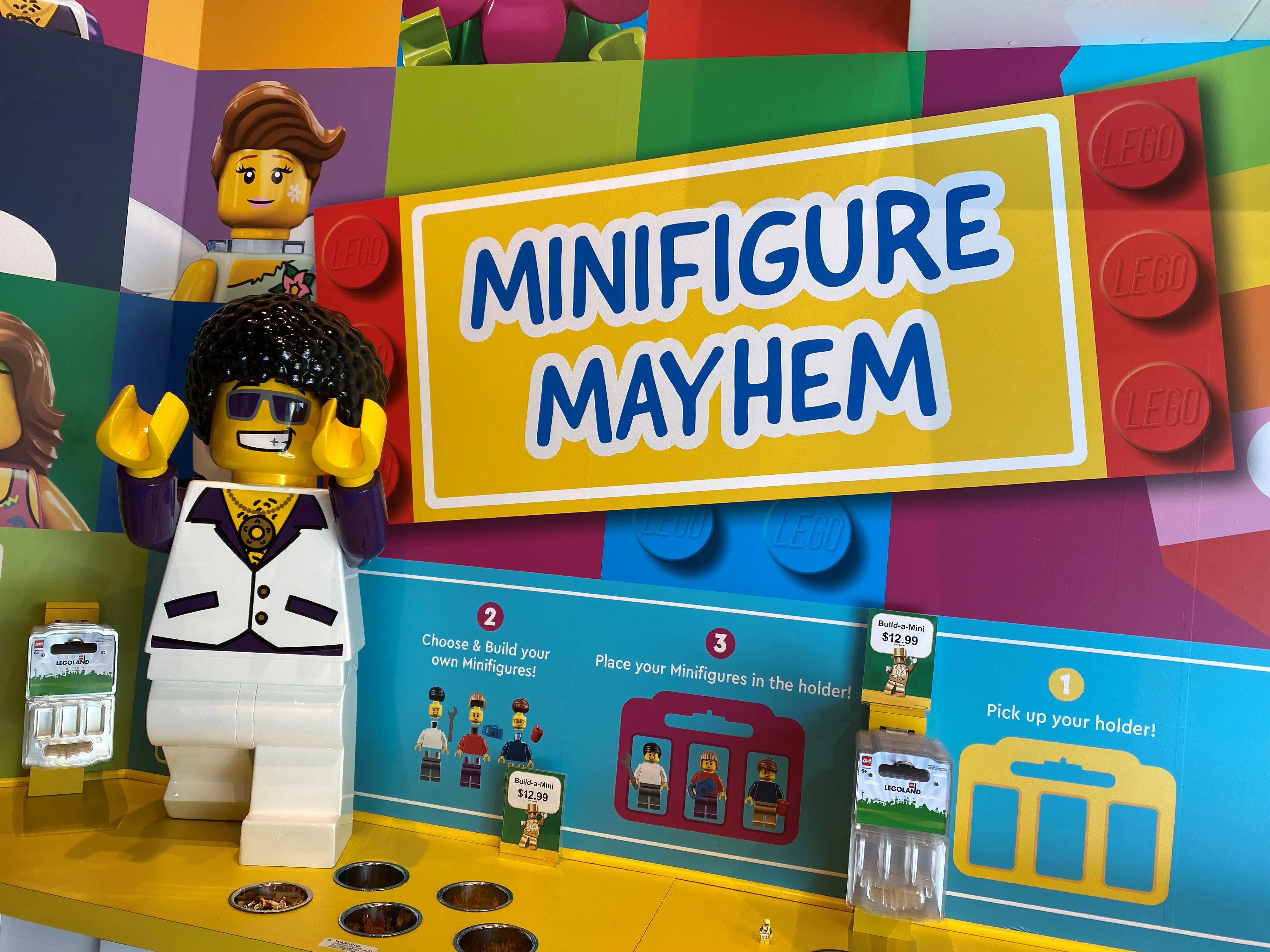 Minifigure Mayhem