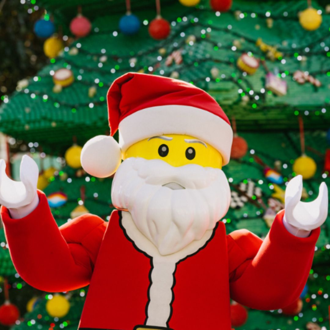 LEGO Santa Infront Of Tree 1X1