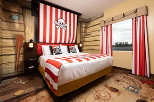 Pirateroom7x5